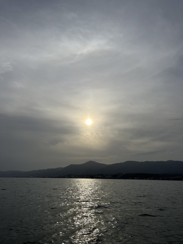 2月24日大熊ガイド「ワクワク気分で湖上へ、水中もワクワク?」