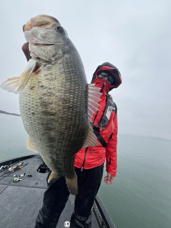 2月25日大熊ガイド「暖かい雨で春に向けて大きく前進で49cm!!」