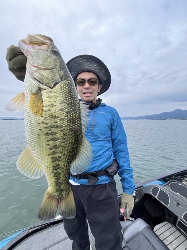 6月15日大熊ガイド「穏やかで気持ちの良いコンディションでビッグな57cm、その他49cm、40upなど」