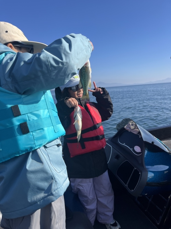 11月16日大熊ガイド「秋晴れで青空展開、暖かい天気でファミリーフィッシング」