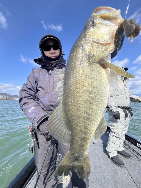 3月8日大熊ガイド「三寒四温で寒波到来、風裏展開で49cm」